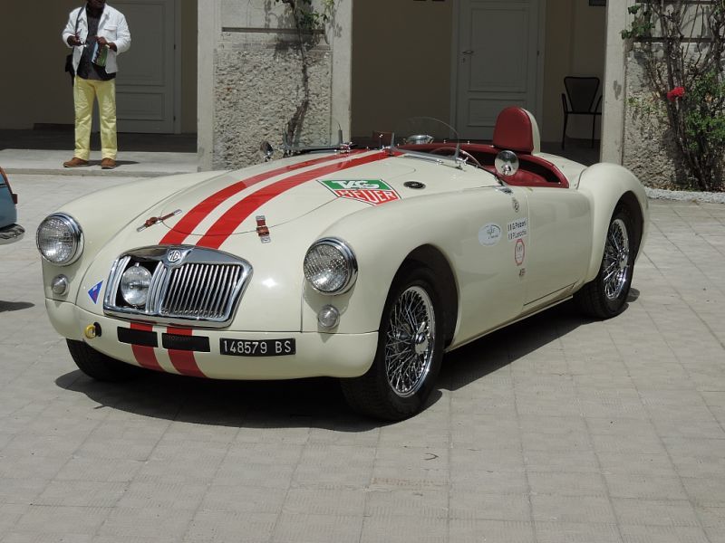 HIPPODROME OF SAN SIRO: TROFEO OAKS – GALLOPING RACE WORLDLINESS ELEGANCE AND… HISTORIC CARS