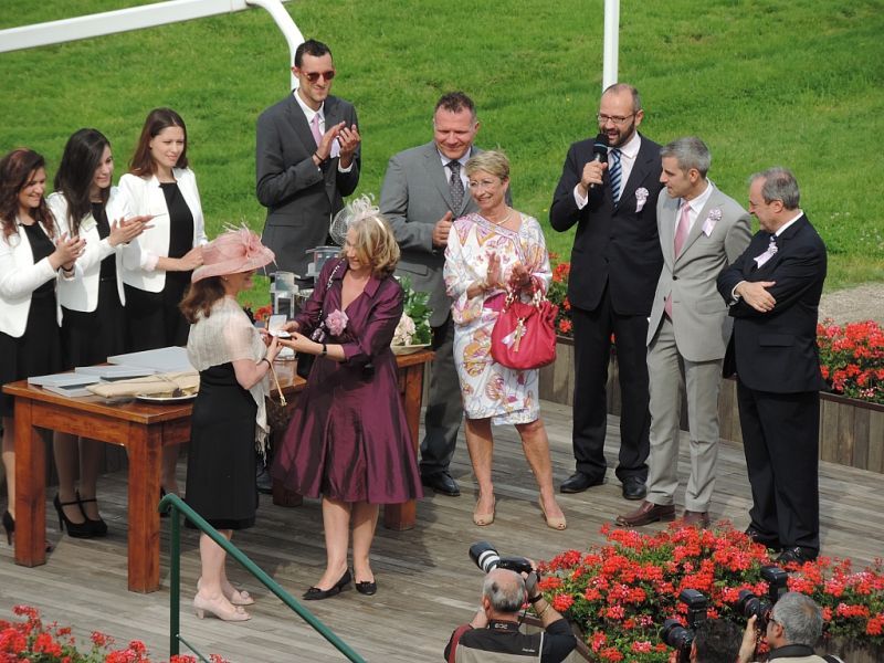 HIPPODROME OF SAN SIRO: TROFEO OAKS – GALLOPING RACE WORLDLINESS ELEGANCE AND… HISTORIC CARS