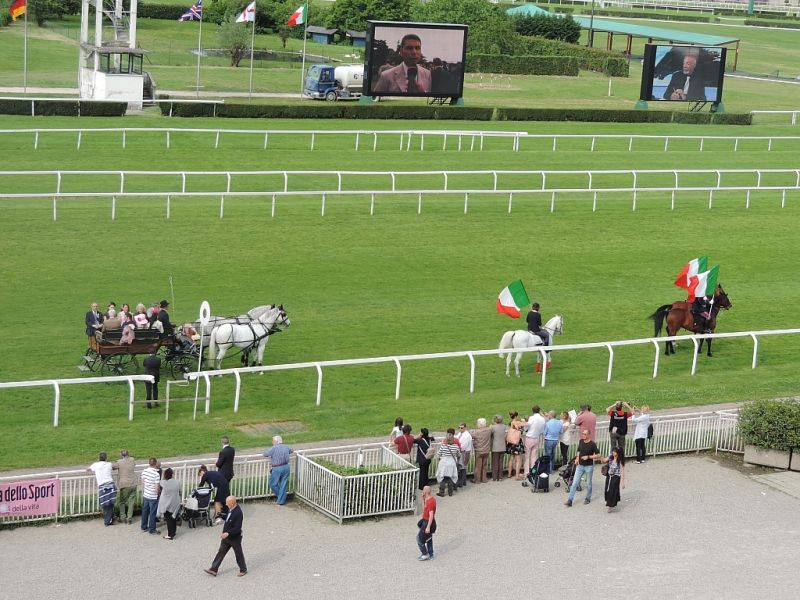 HIPPODROME OF SAN SIRO: TROFEO OAKS – GALLOPING RACE WORLDLINESS ELEGANCE AND… HISTORIC CARS