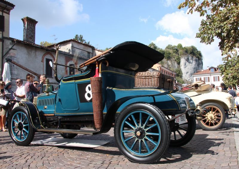 Rievocazione storica Arona - Stresa - Arona 1897-2017 : dopo 120 anni la rinascita con le anteguerra